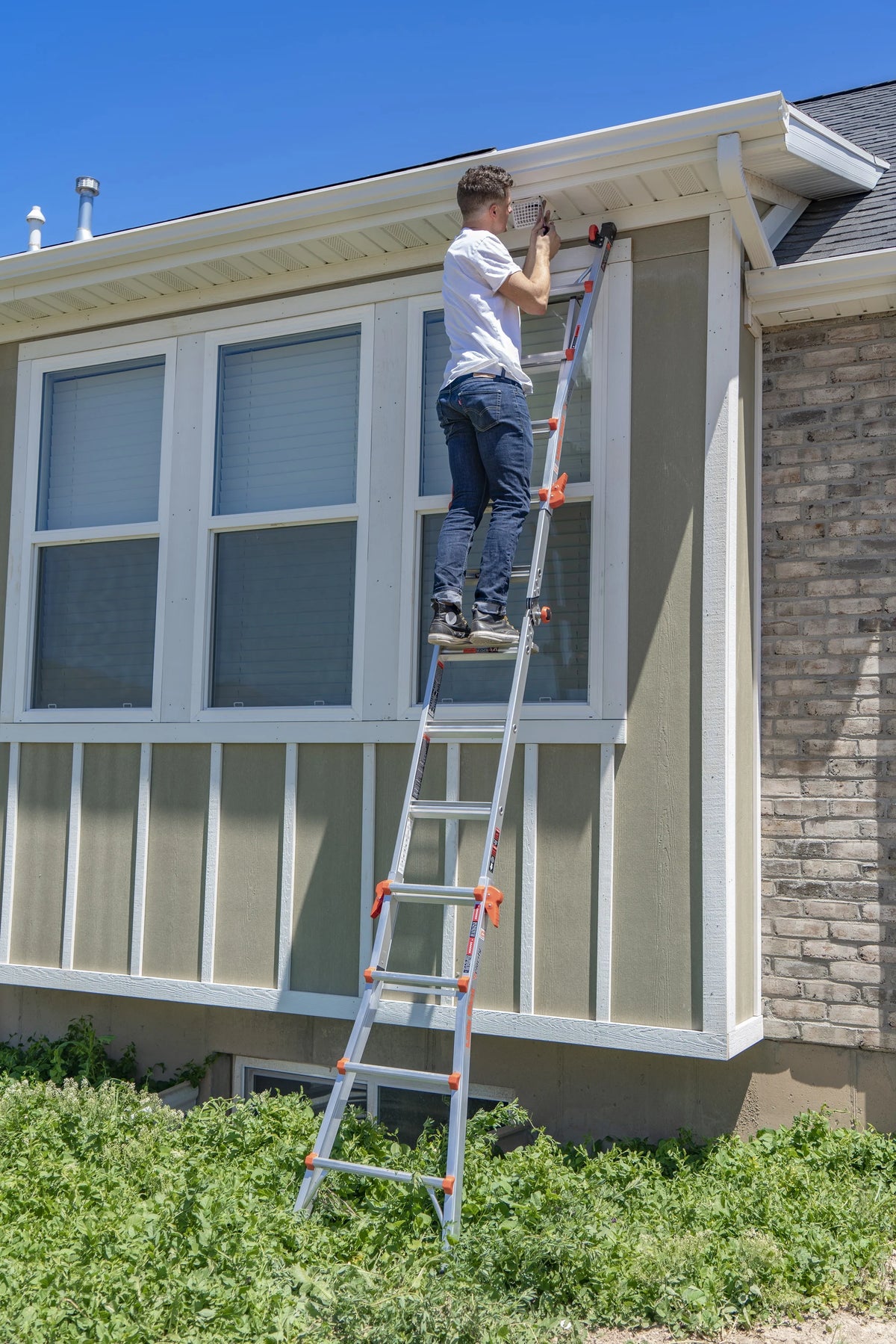 Aluminum Multi-Use Ladder with Wheels G69880
